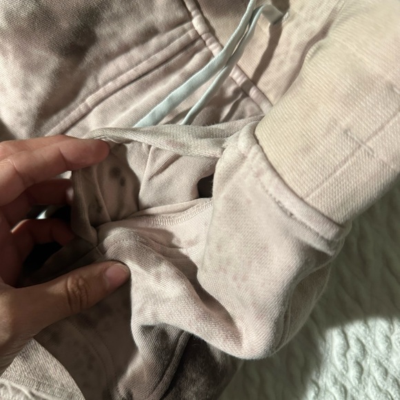 lululemon athletica Women's Tie-Dye Shorts - Picture 3 of 3